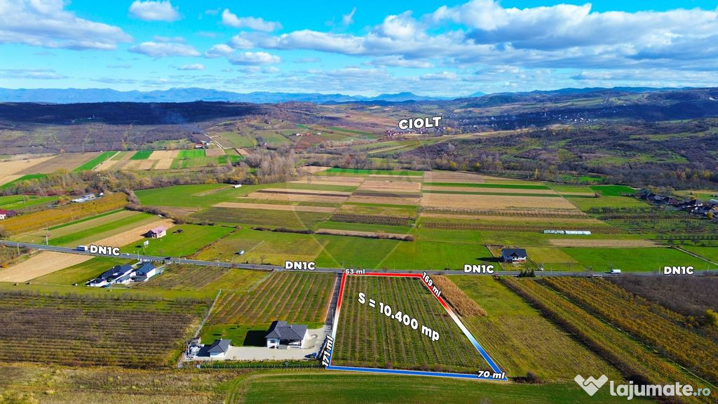 Teren intravilan de vanzare 104 AR front generos la DN Ba...