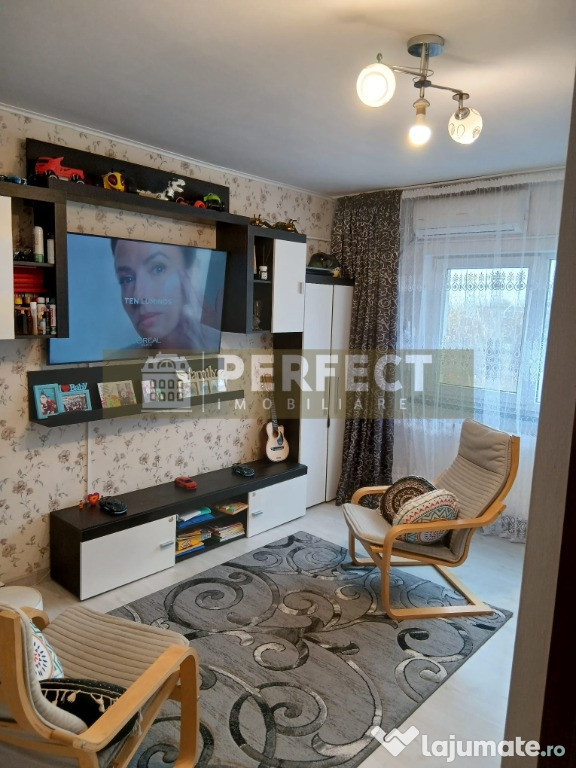 Ap.2 camere DECOMANDAT DEMOCRATIEI 69000 euro