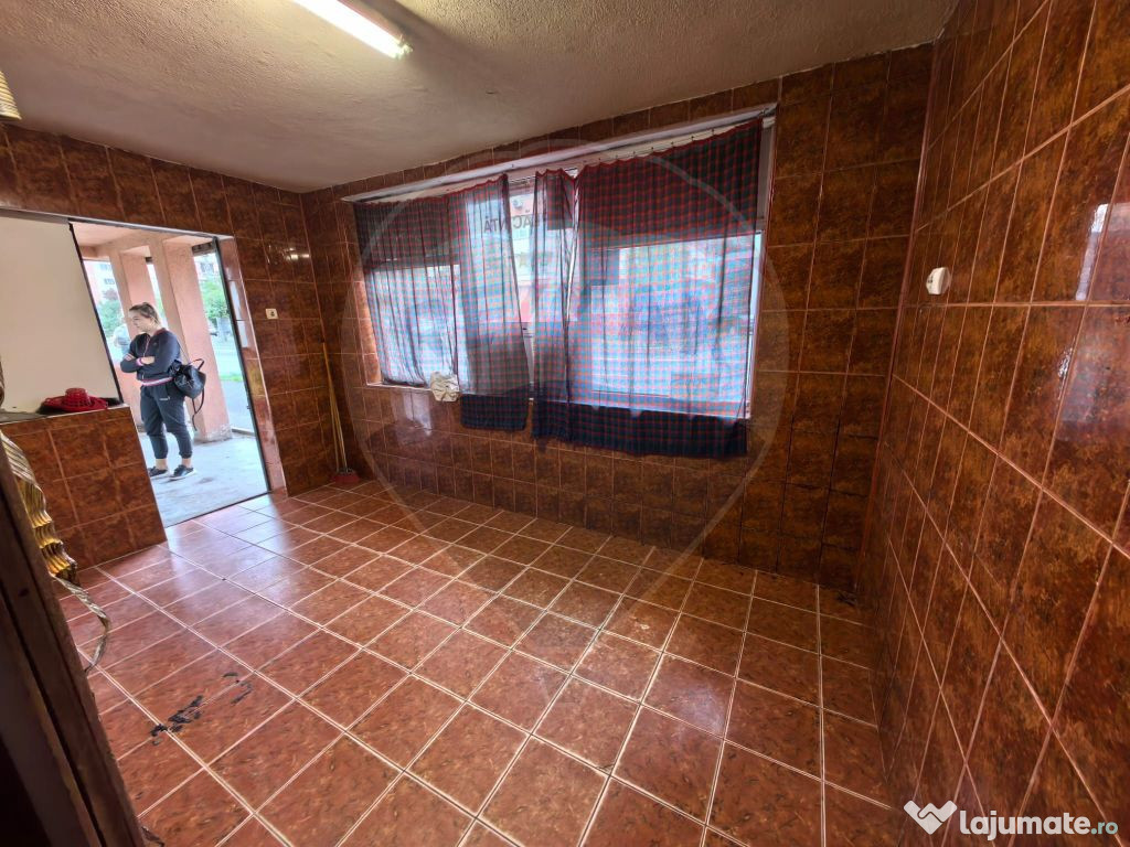 Spațiu comercial cu trafic pietonal De Inchiriat