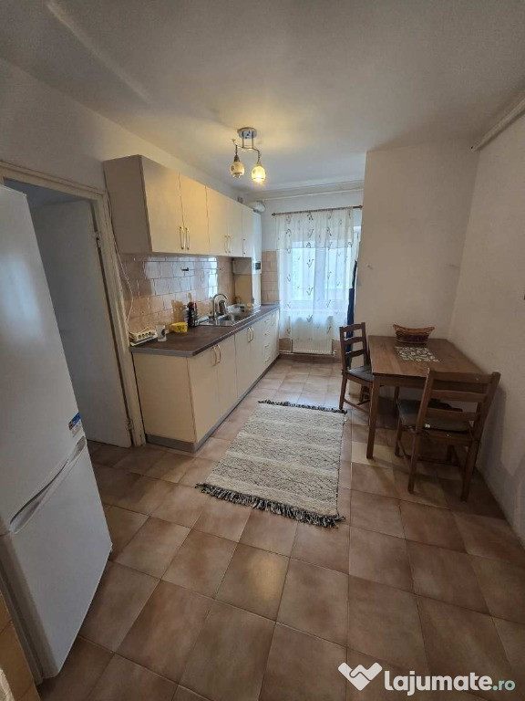 Inchiriez apartament 2 camere ultra central Mamaia/Constanta