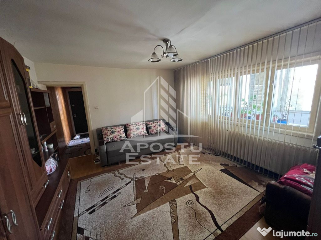 Apartament cu 3 camere in Sagului, centrala termica, etaj...