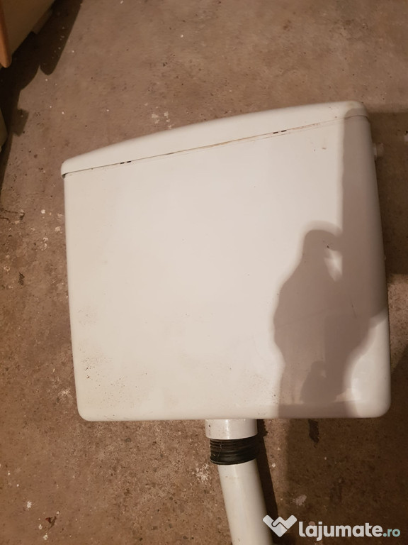 Vând bazin suspendat din plastic WC