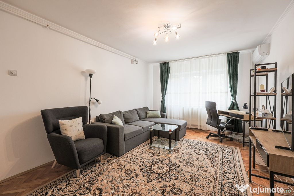 Apartament renovat, decomandat, cu 2 balcoane la Etajul 1...