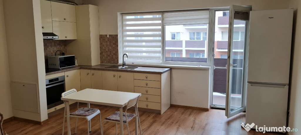 Garsoniera - spatioasa Brașov, etaj 1