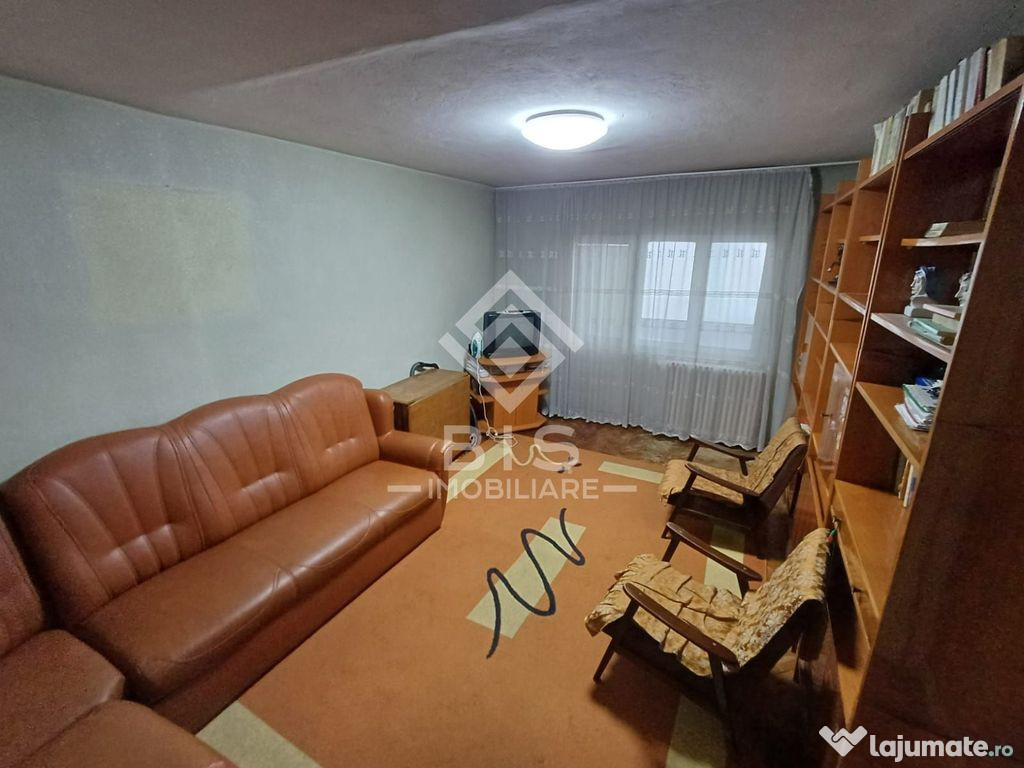 Apartament 3 camere, etaj 2/4 (închiriere maxim 6 luni)