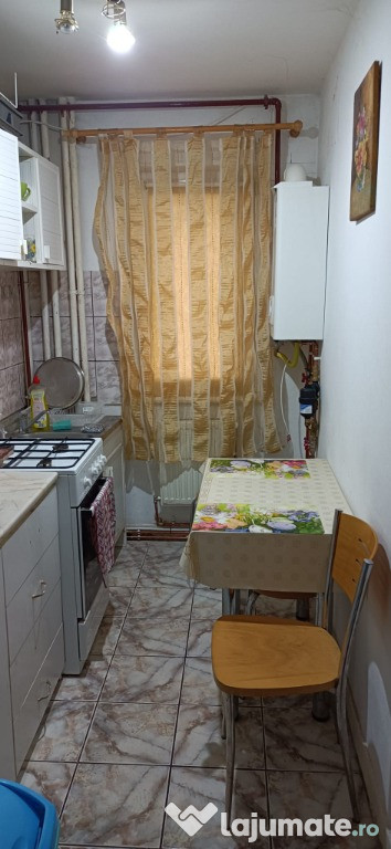 Apartament 2 camere zona Boul Rosu