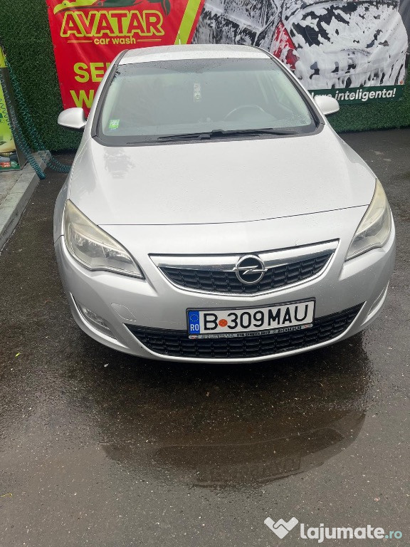 Opel Astra J 2012