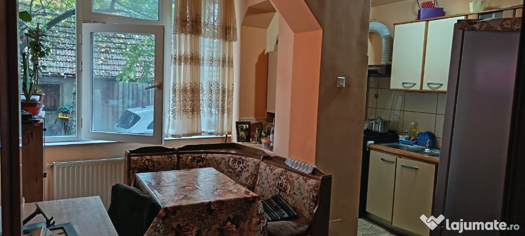 Vând Garsoniera zona Astra! aproape de piața steagu !