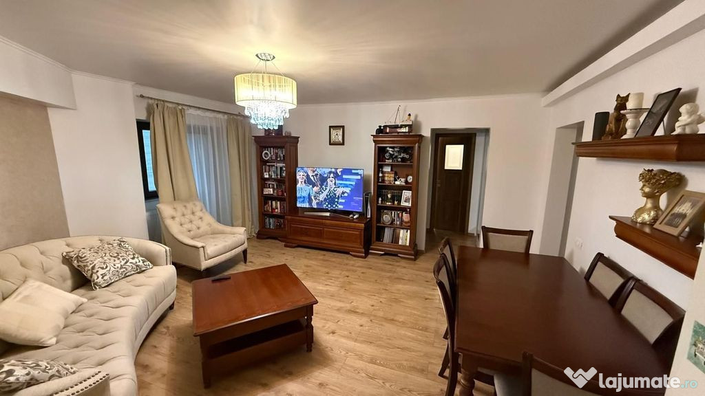 Apartament 3 camere Casa de Cultura