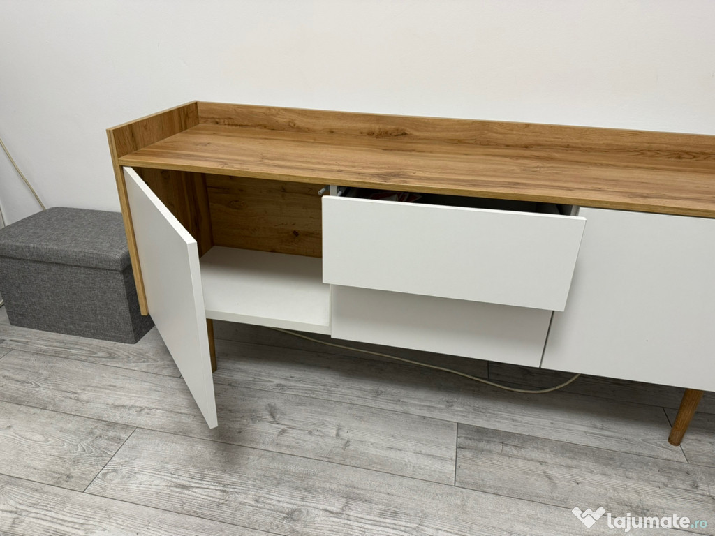 Mobilă de sufragiu sau dormitor