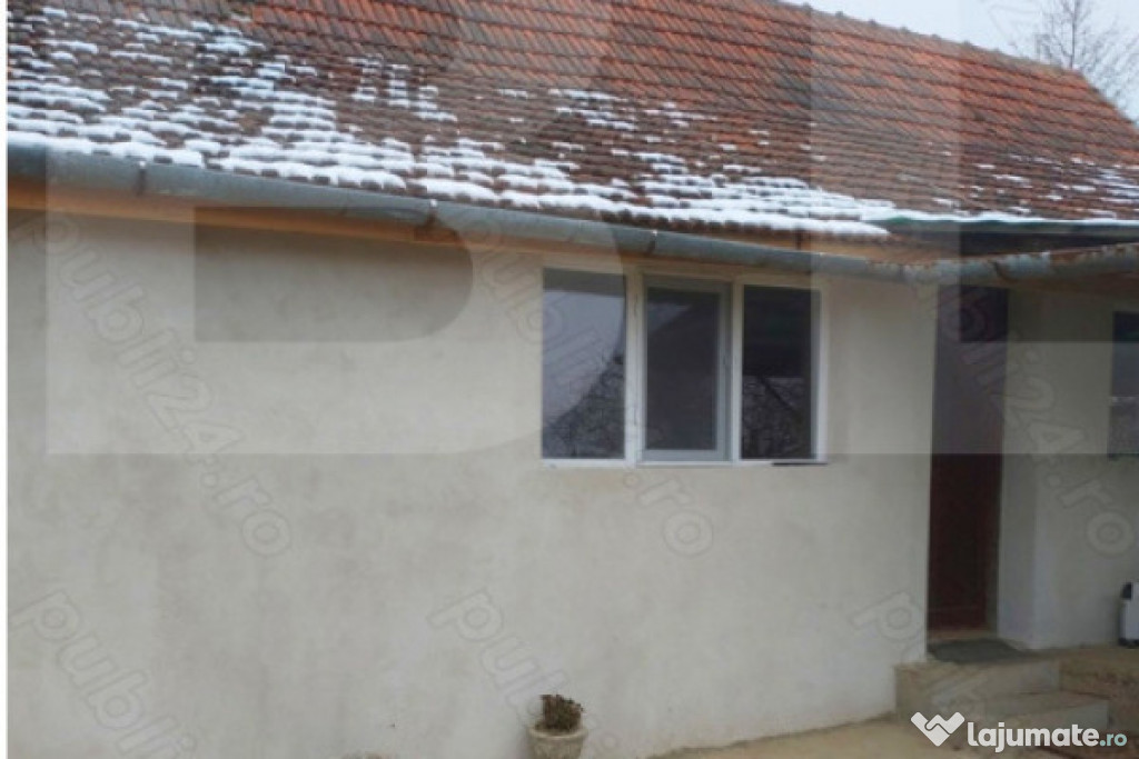 Casă de vânzare într-o zonă liniștită, sus pe deal, cu