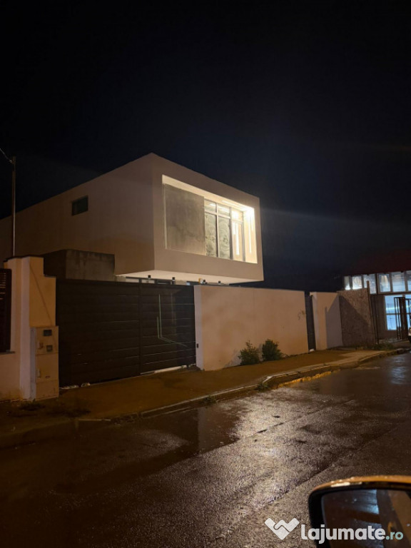 Oportunitate imobiliara! Casa de vanzare in zona Palazu Mar