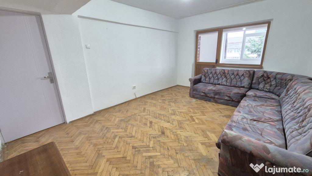 Apartament 3 camere - zona Casei de Cultură
