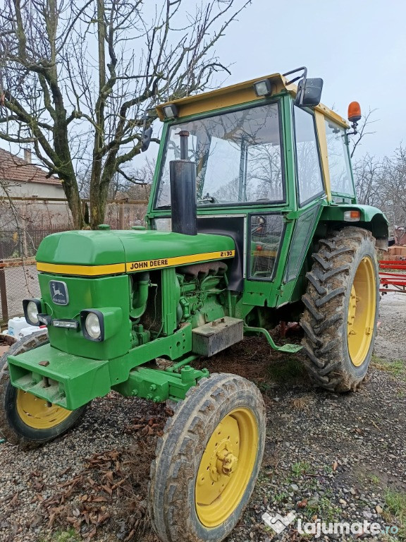 Vând tractor cu accesorii