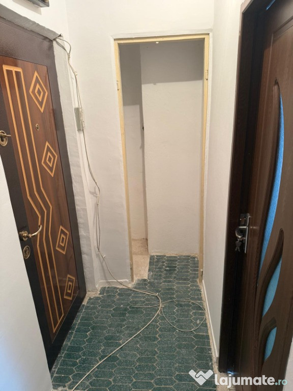 De vanzare garsoniera cf 1 zona MB