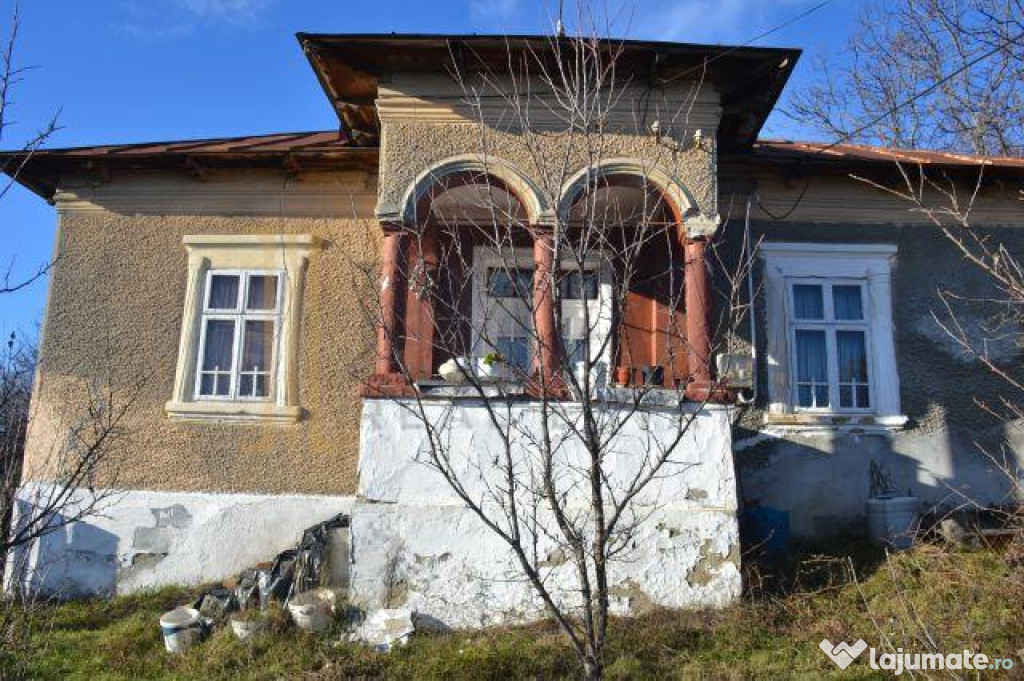 Casa Batraneasca Teren 3000mp - Glodeni Dambovita.