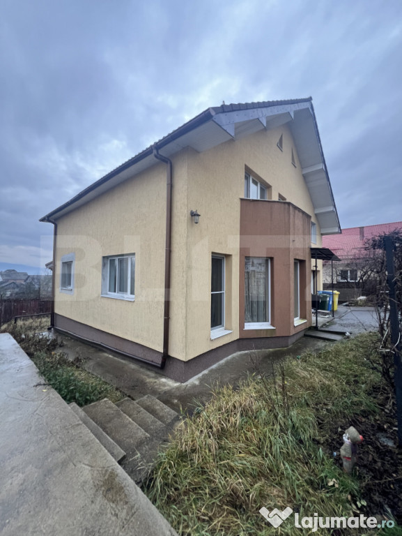 Casa pe 2 nivele, aproape de natura, pe 7.5 ar