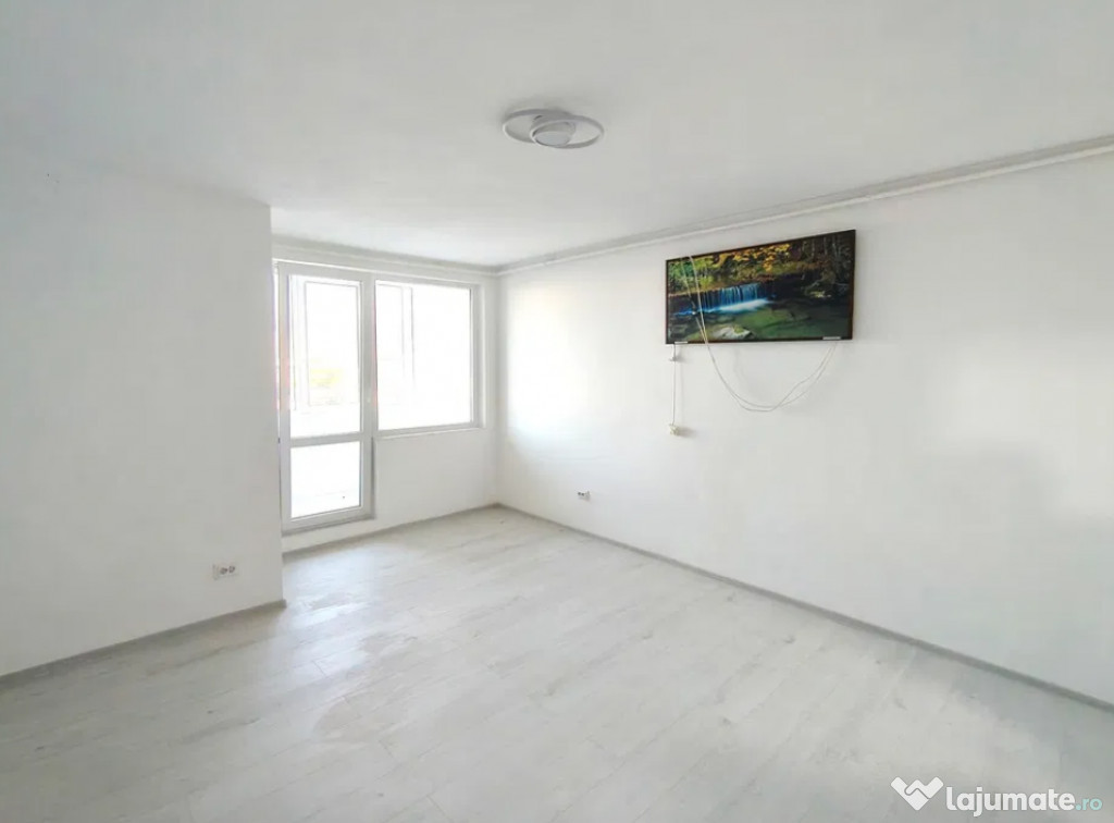 Garsoniera decomandat - zona Noua