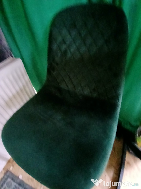 Scaune verde smarald