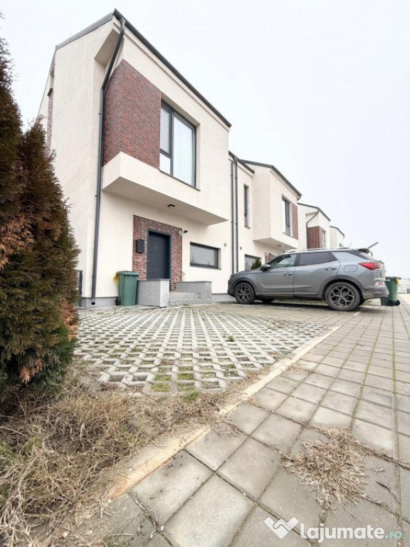 Oportunitate de Investiție – Casă Duplex în Complexul R