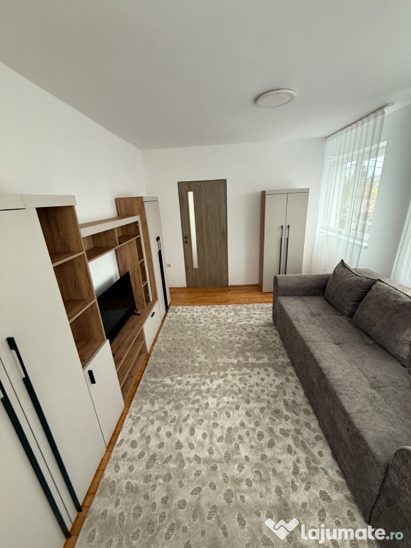 Inchiriez apartament cu 2 camere, parcare privata