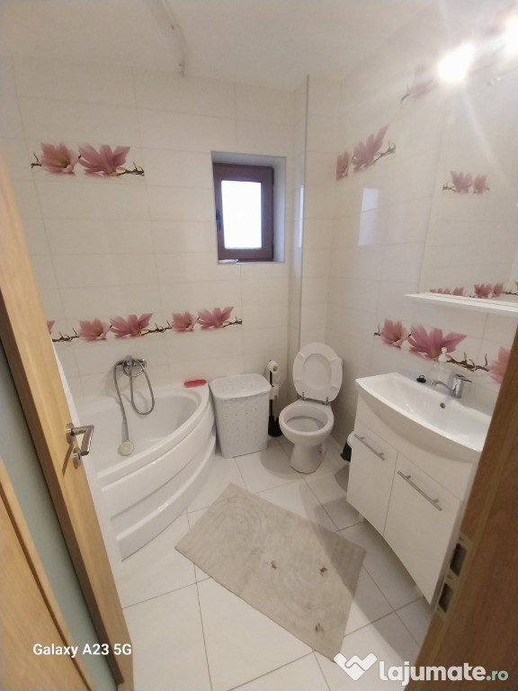 Închiriez apartament de lux lângă Parcul Sub Arini