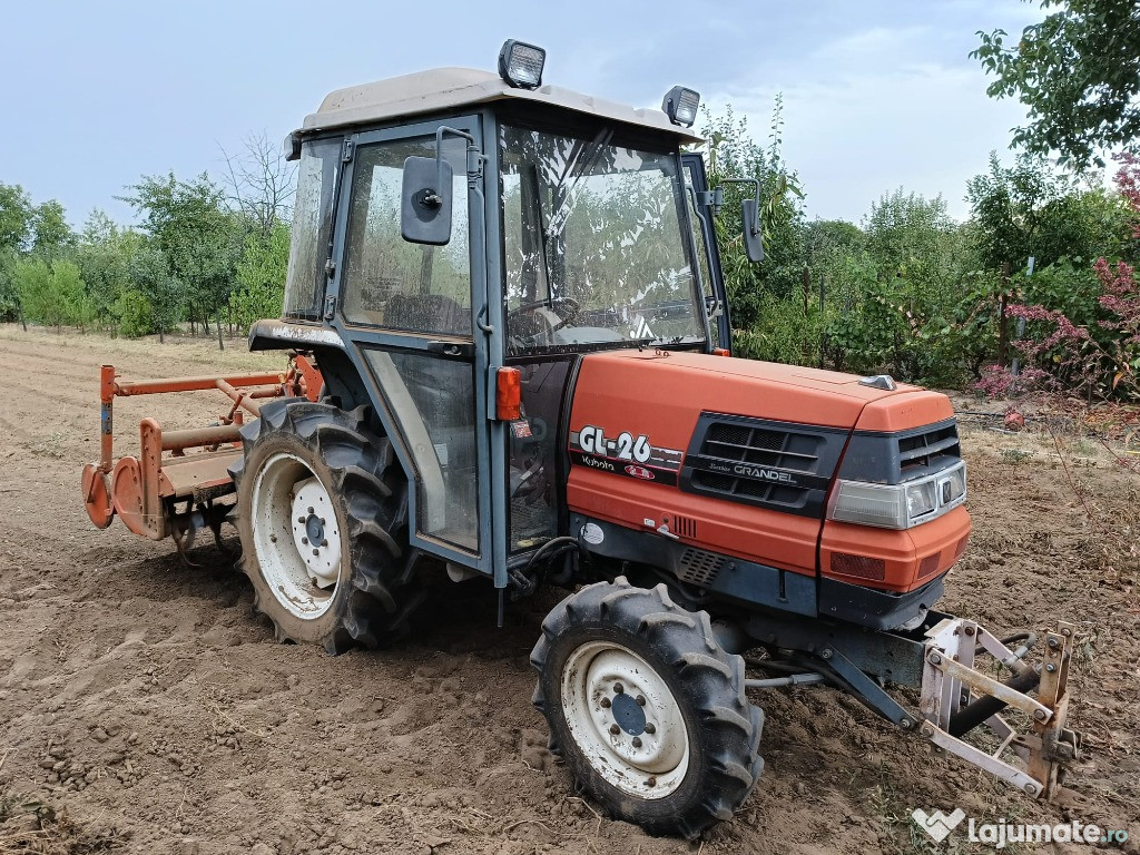 Tractor Kubota 4x4 Hidramat, AC, freză + lamă zăpadă față/spate