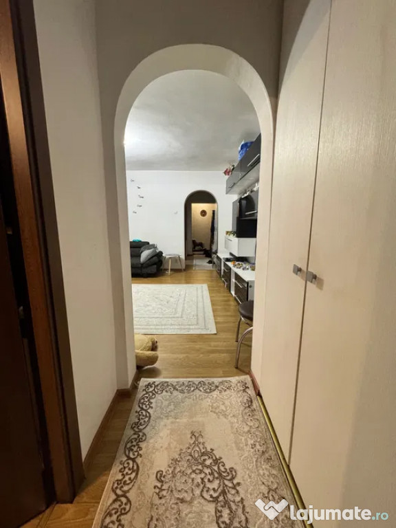 Apartament Cu 3 Camere Semidecomandate Etajul 1 - Zona George Enescu