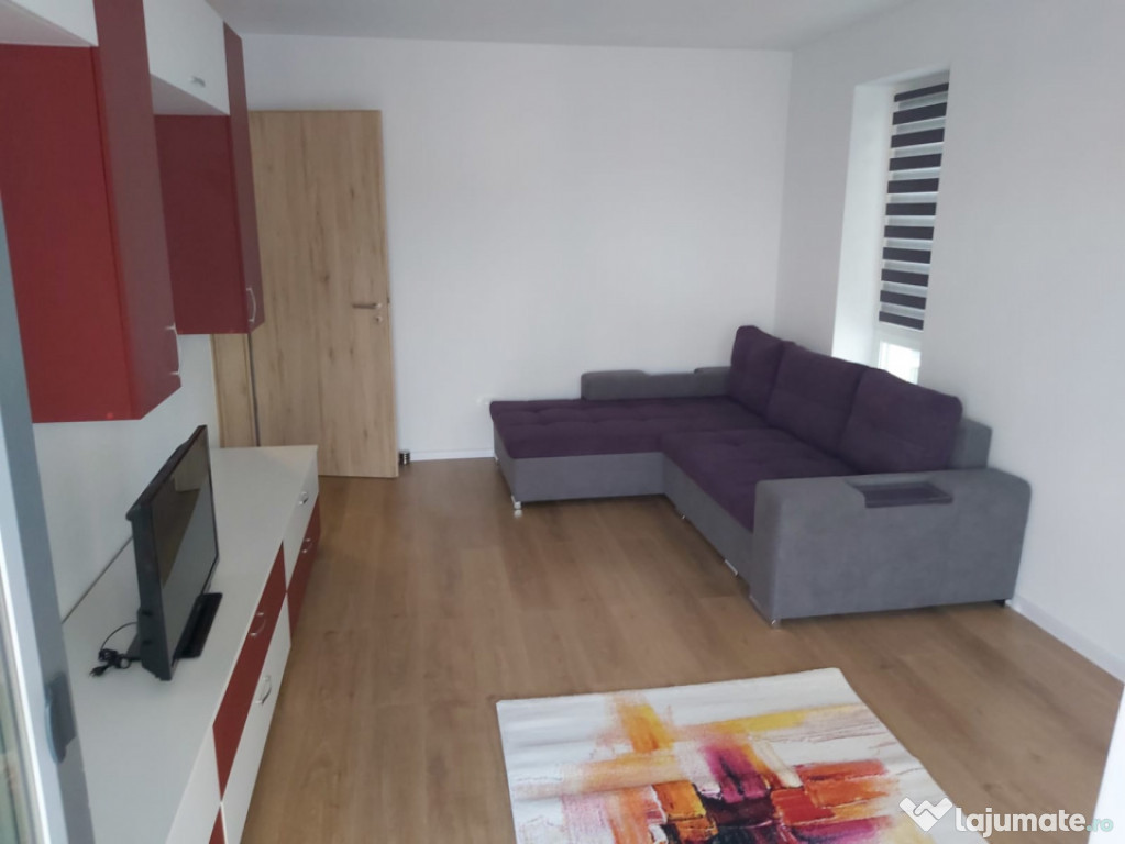 Apartament 2 cam etaj intermediar, balcon, boxa si loc de pa