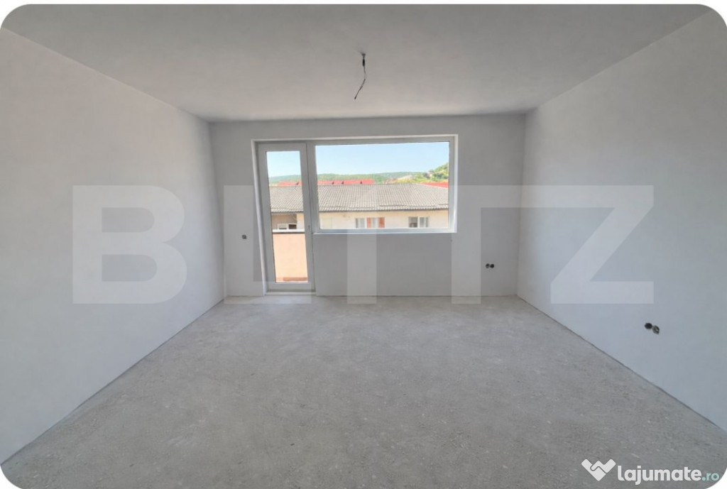 Apartament semidecomandat, bucatarie inchisa, terasa de 64 m