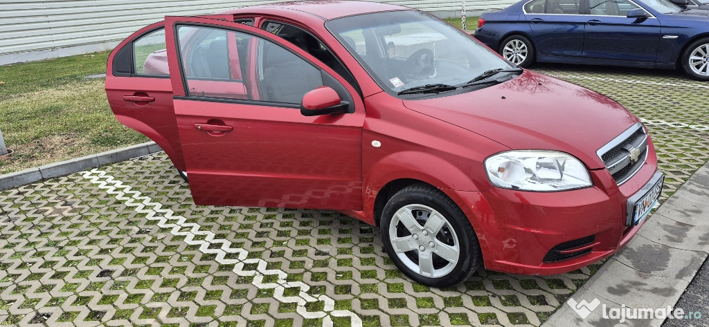 Vând chevrolet aveo