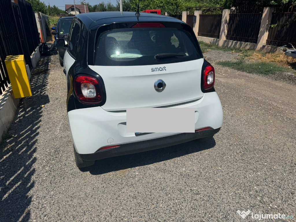 Smart FourFour 2018 benzina - AUTOKLASS Romania