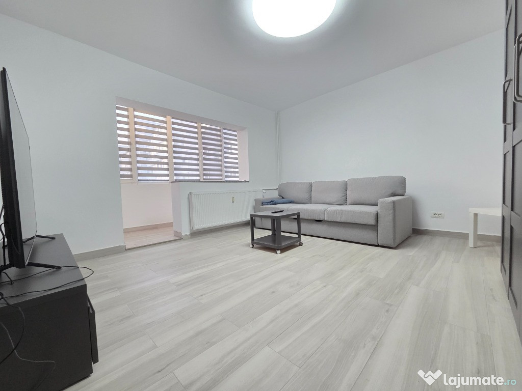 Titulescu, Piata Victoriei