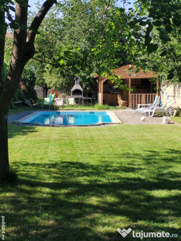 Vilă Individuală Premium – Confort, Piscină și Relaxar