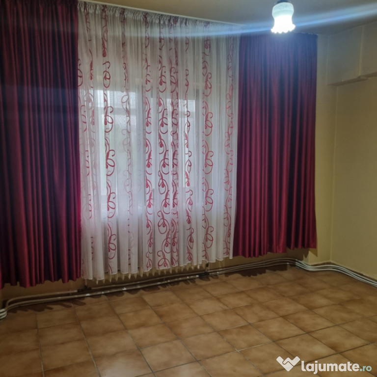 APARTAMENT DE VANZARE CU 3 CAMERE