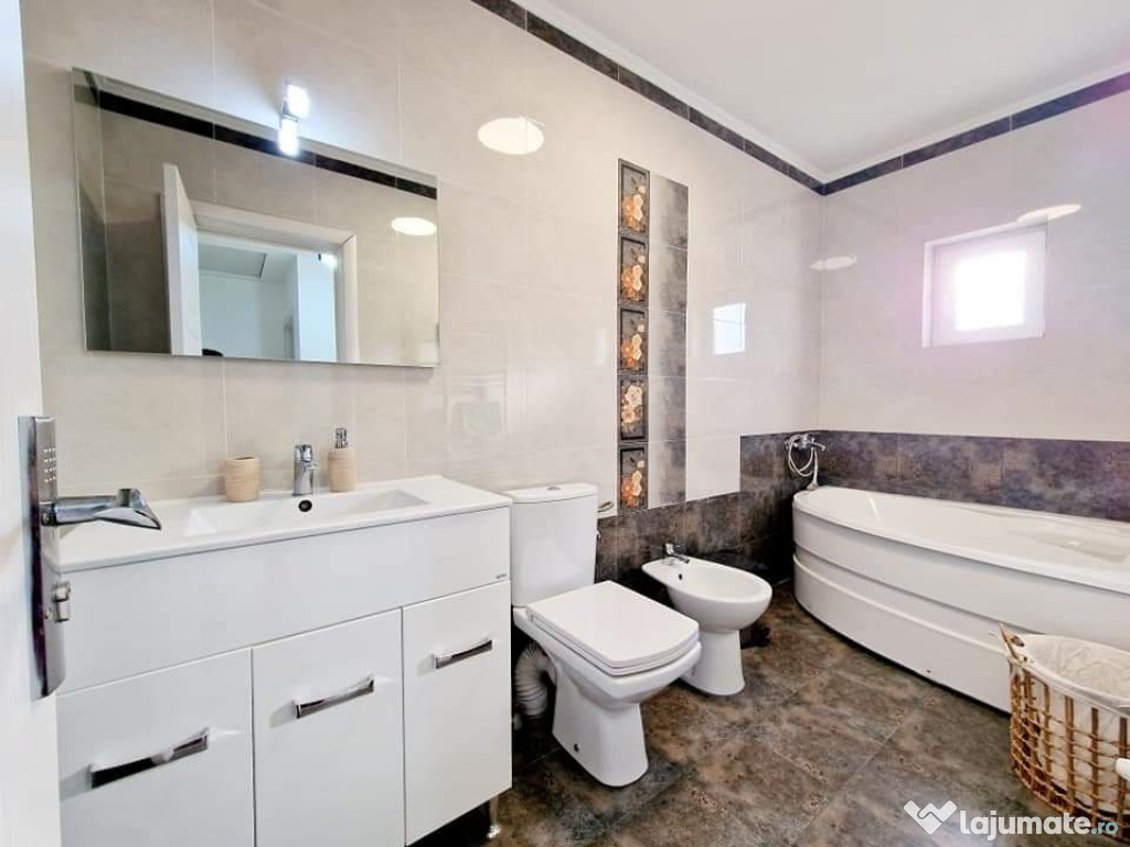 Vănd Vila P+1 in Cta ..zona Mamaia Nord Mo și utilată modern