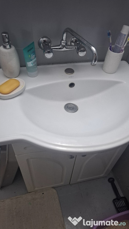 Chiuveta baie cu masca și oglinda