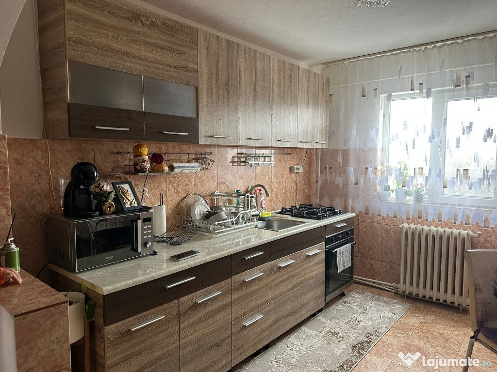 Apartament 2 camere etaj 4 , zona Independentei