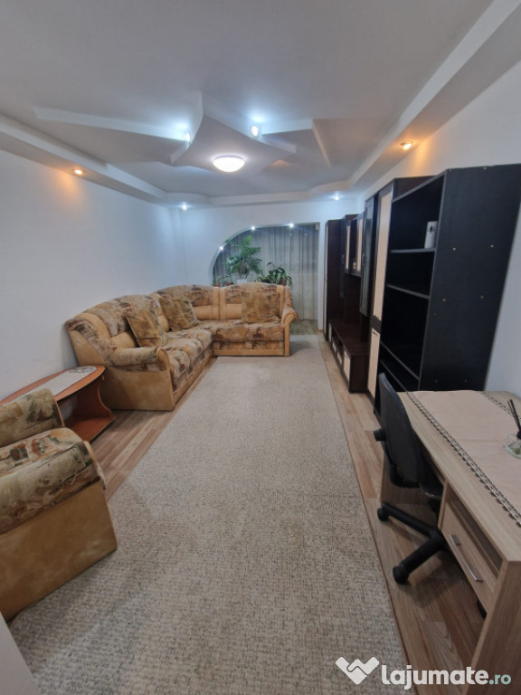 Apartament 3 camere de inchirat , zona centrala, parter