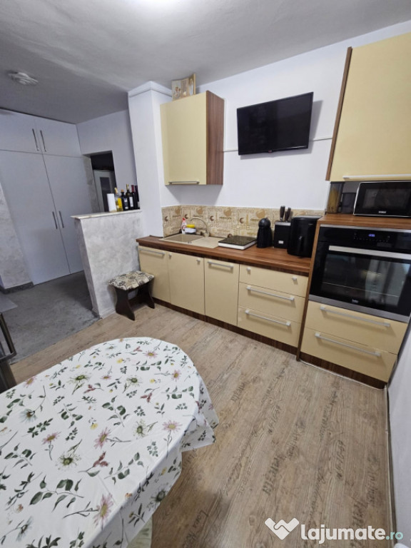 Apartament 2 camere de vanzare, in zona Trocadero - Constant