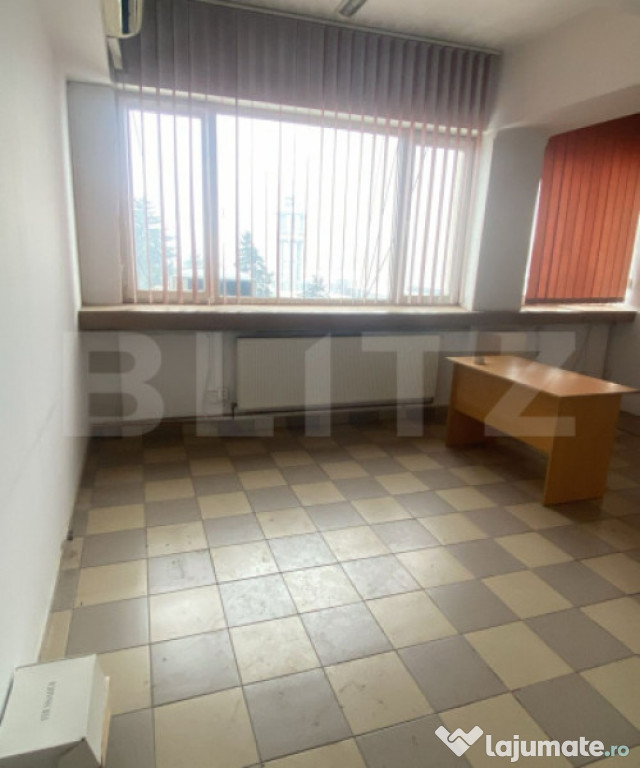 Spațiu de birou, 25 mp, zona P-ța 1 Mai