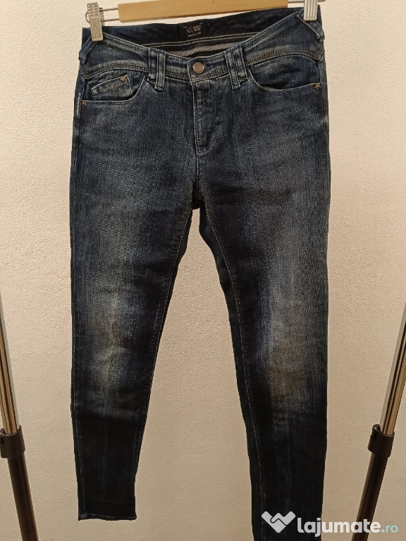 Vând Armani Jeans