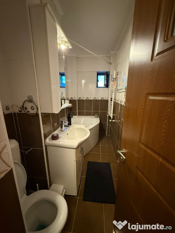 Inchiriez apartament 2 camere decomandat – zona dacia, constanța