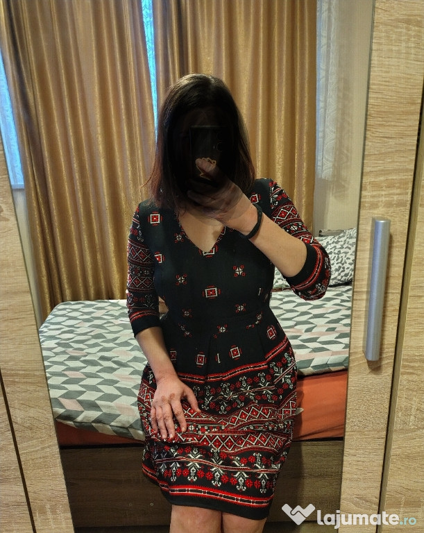 Rochie cu motive traditionale - matimea 42