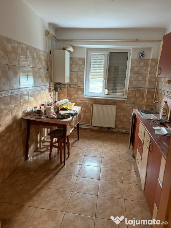 Apartament 3 camere confort 1 Viziru ,Liber.