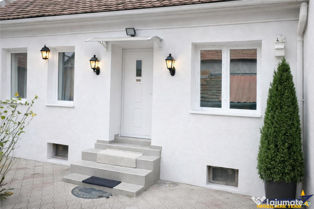 Corp de casa, proprietate tip studio, gata de mutat, Central