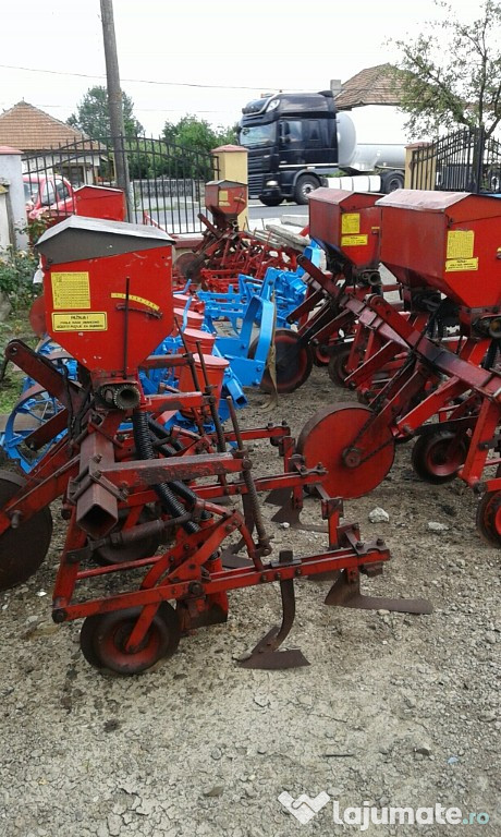 Cultivator cu fertilizare