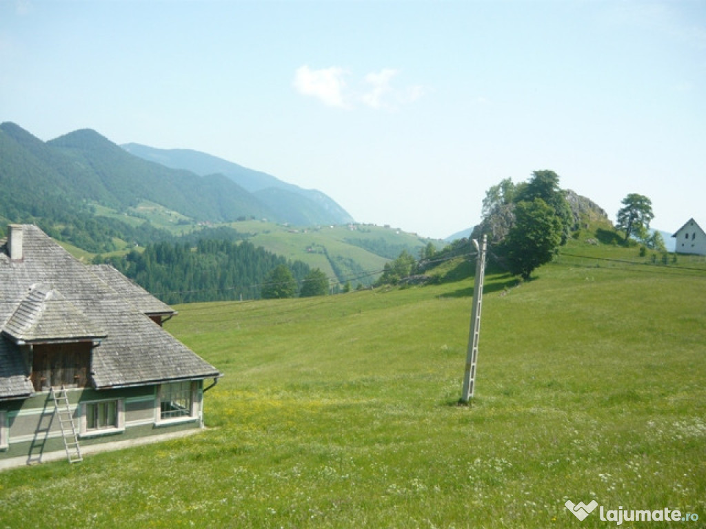 Casa Sirnea Fundata, cu teren 10.000 mp