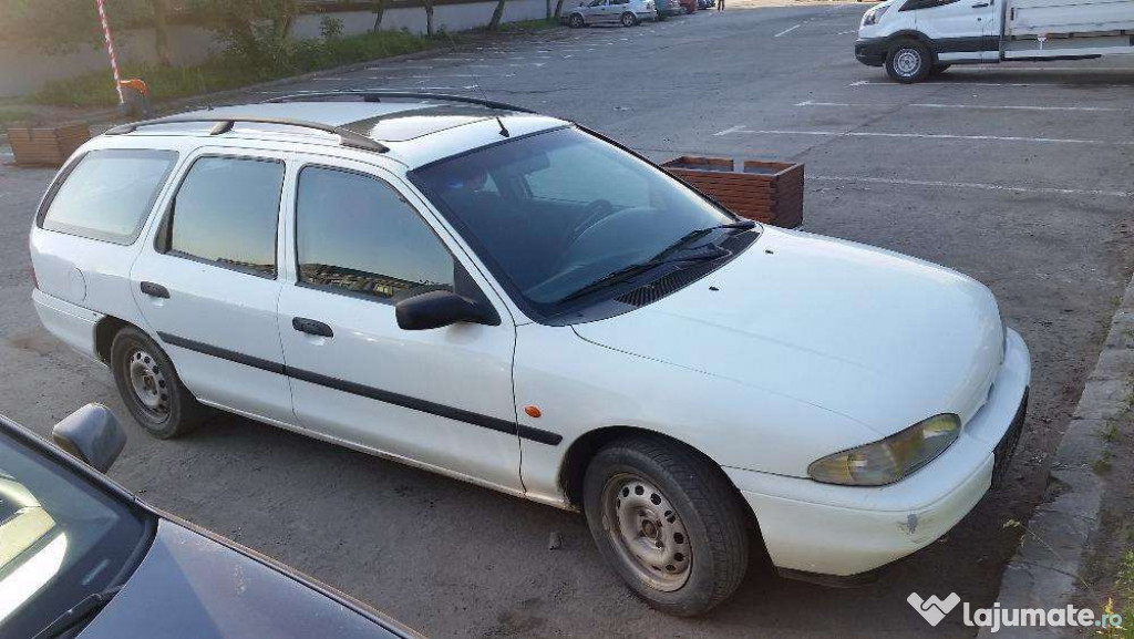 Dezmembrez Ford Mondeo 1.8i an 1996 tournier