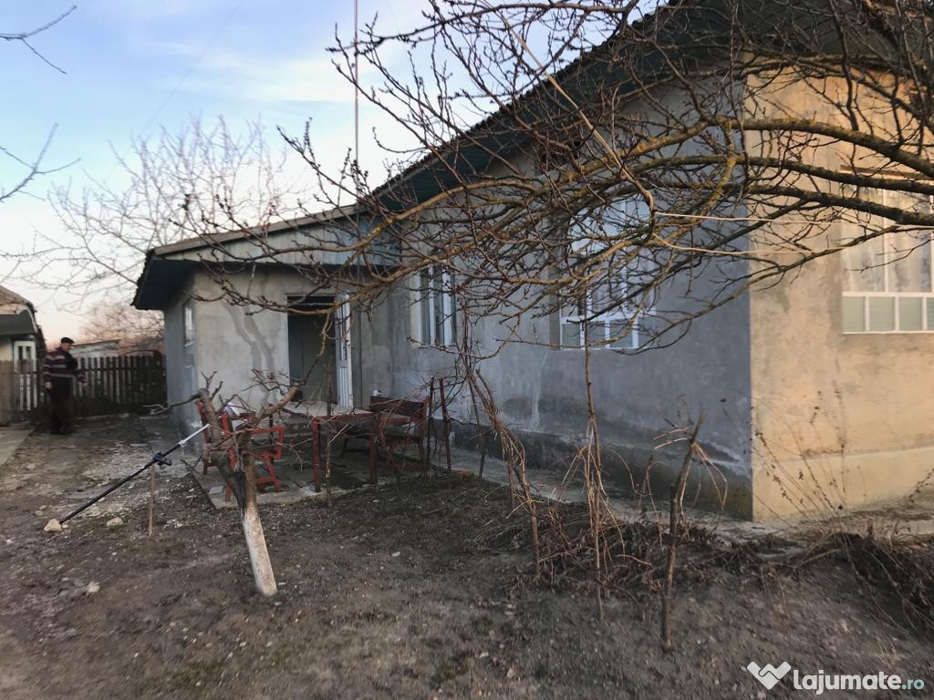 Casa si teren 3000mp Brateni, Botosani, Dobarceni